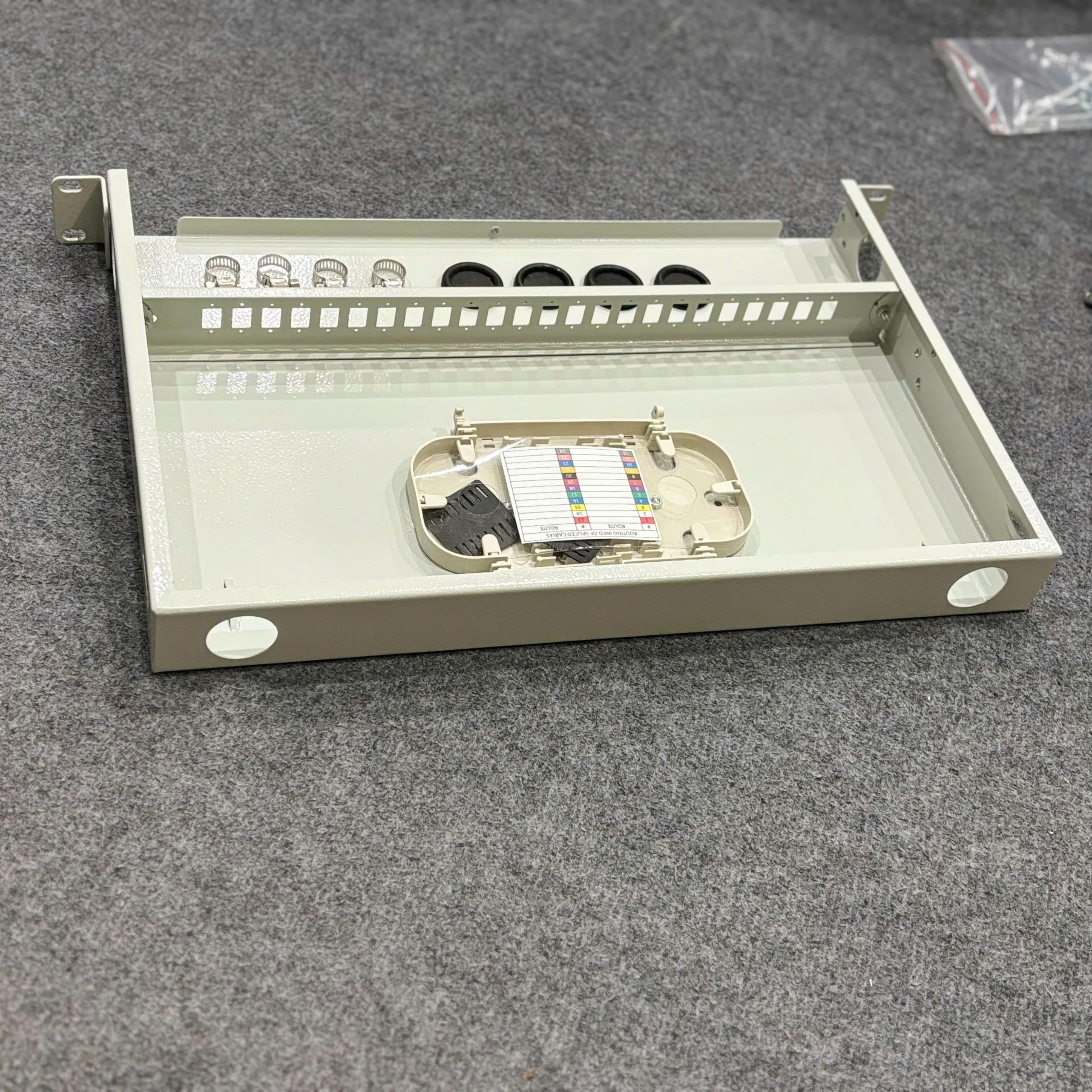 vo-odf-24fo-nap-mo-bat-rack (15)-1750475433.webp